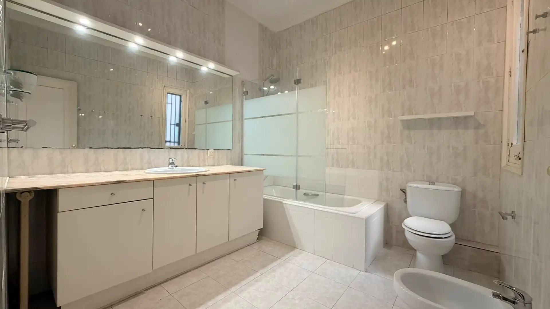 Baño de Piso en venta en Barcelona con Parquet