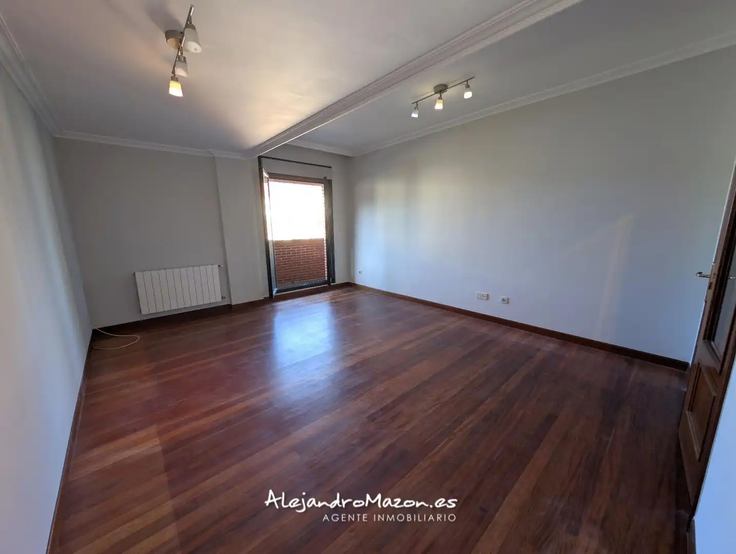 Sala de estar de Piso en venta en Castro-Urdiales con Calefacción, Parquet y Terraza