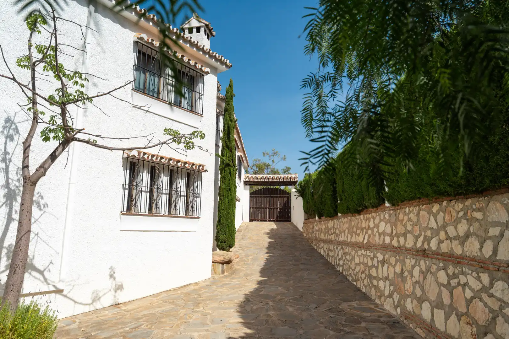 Vista exterior de Casa o xalet en venda en Mijas amb Aire condicionat, Jardí privat i Terrassa
