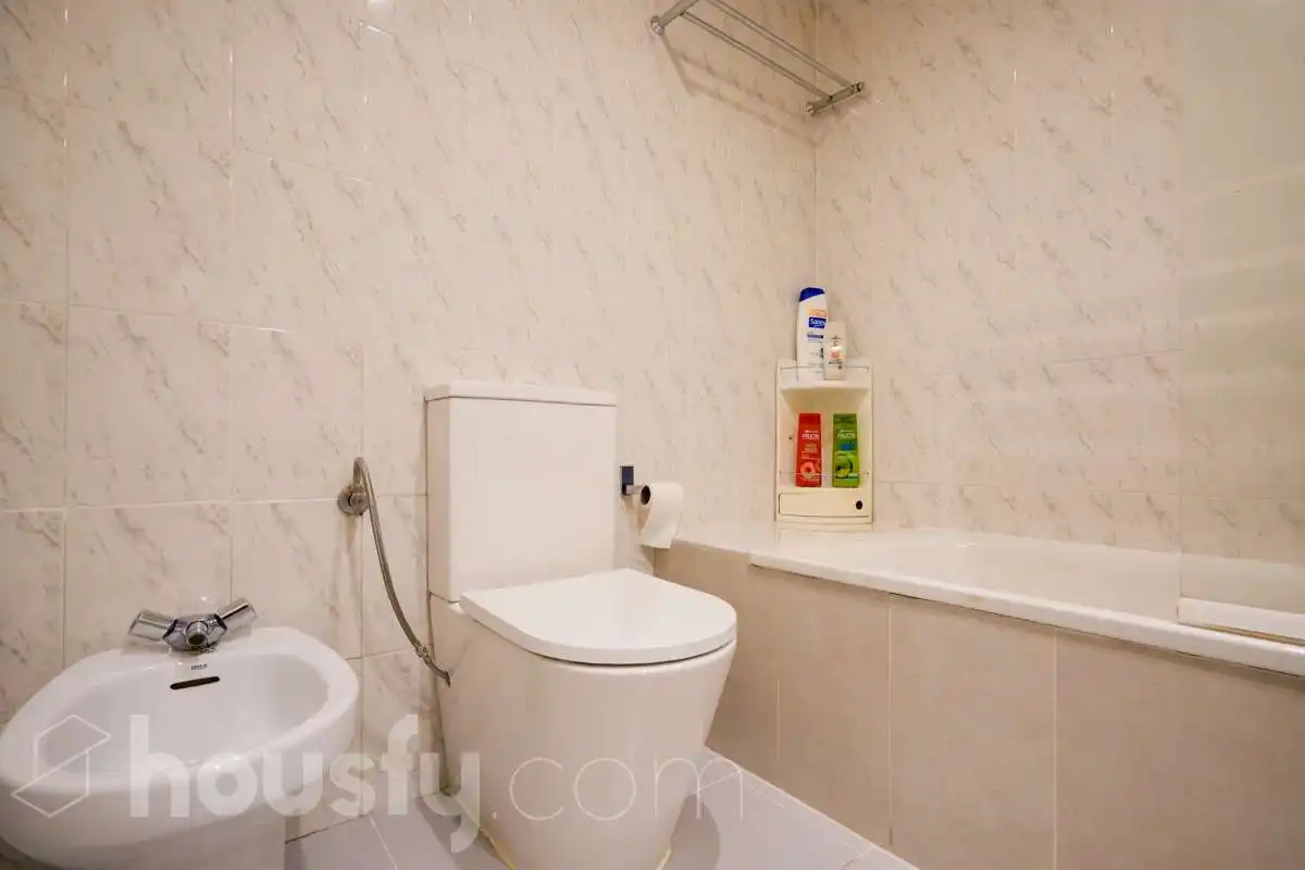 Bathroom of Flat for rent in Madrid  with Air Conditioner, Heating and Furnished