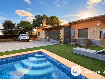 Detached house with pool for sale in Carrer Xaloc