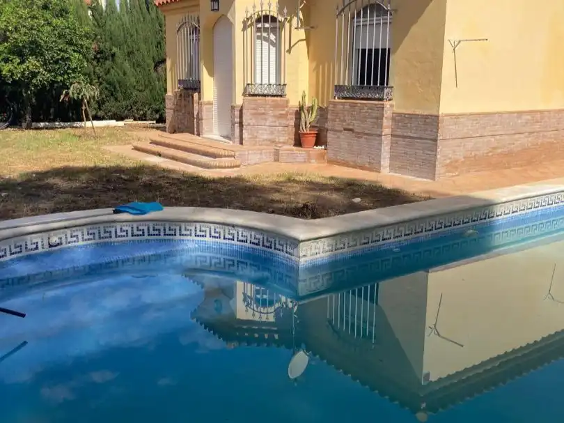 Schwimmbecken von Haus oder Chalet zur Miete in Palomares del Río, Sevilla