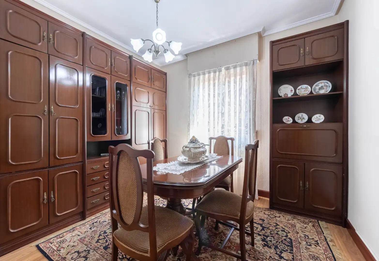 Comedor de Piso en venta en Bilbao  con Amueblado y Balcón