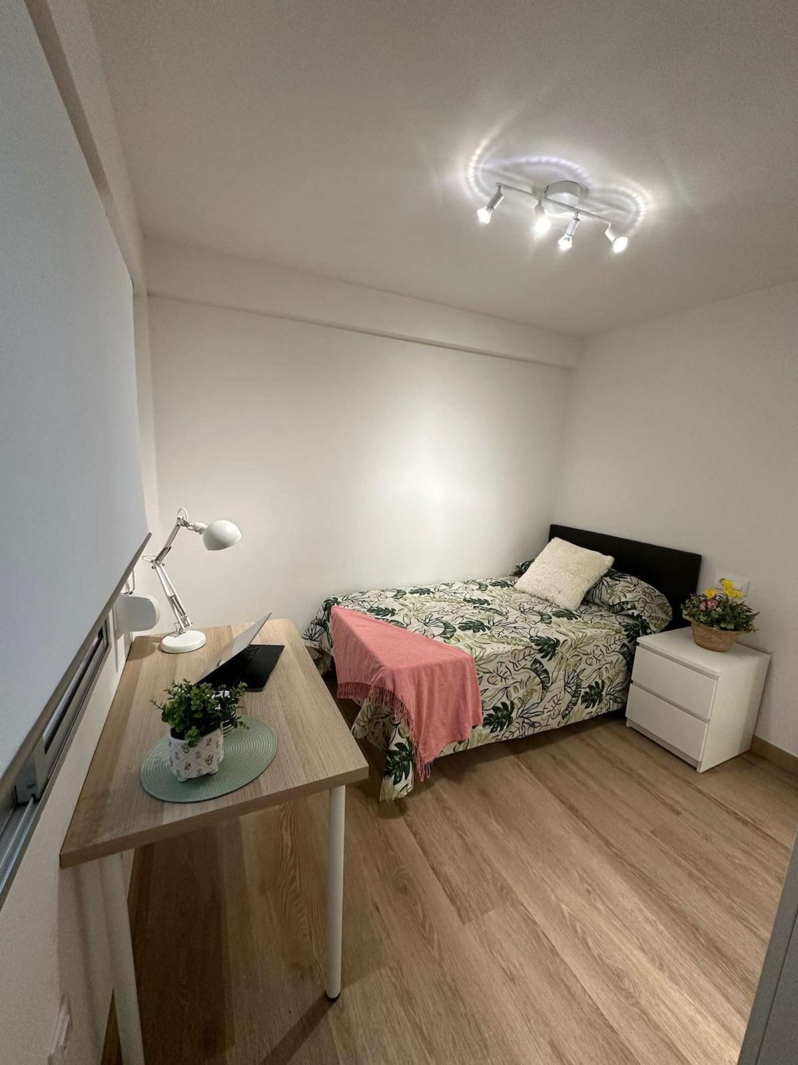 Flat to share in Villegas