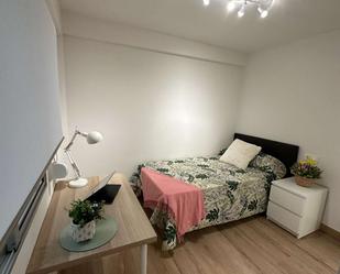 Bedroom of Flat to share in  Sevilla Capital  with Air Conditioner and Terrace