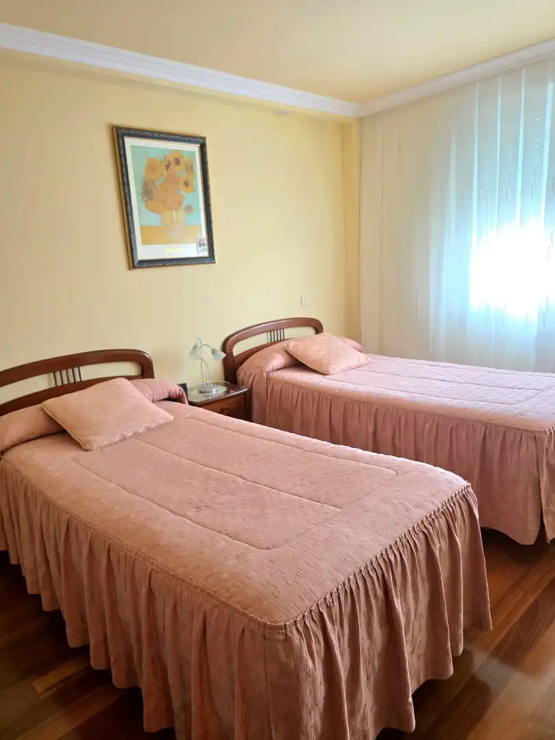 Habitación de Casa adosada en venta en Castro-Urdiales con Calefacción, Jardín privado y Terraza