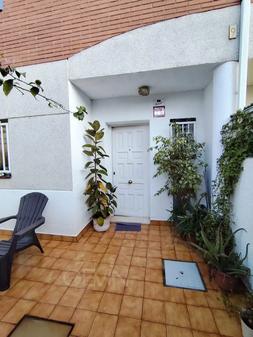 Casa adosada en venda en Santa Perpètua de Mogoda amb Calefacció, Jardí privat i Terrassa