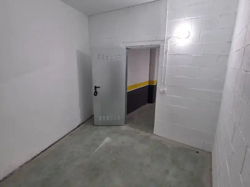 Garage for rent in Poio