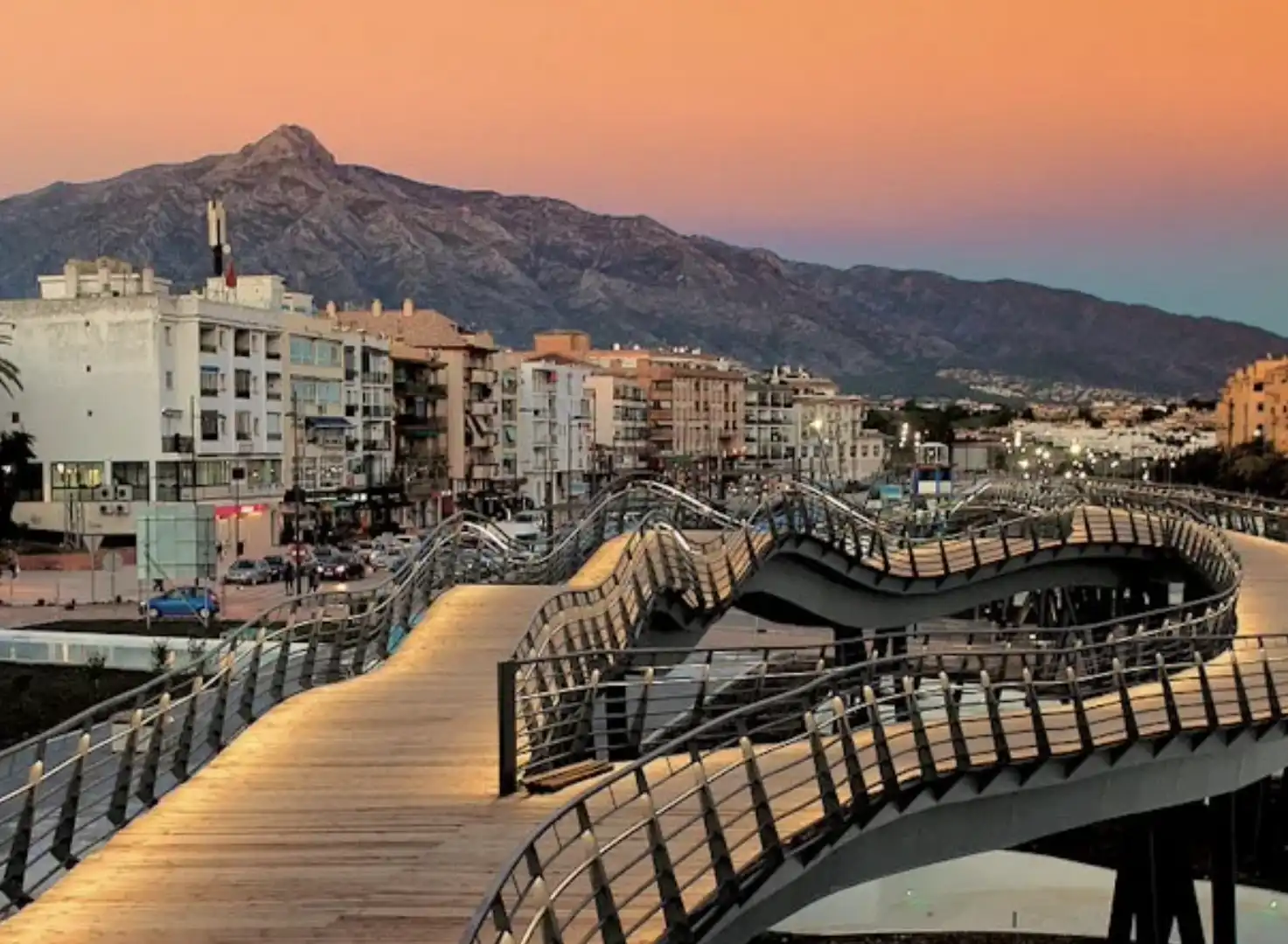 Vista exterior de Dúplex en venda en Marbella amb Aire condicionat, Terrassa i Traster