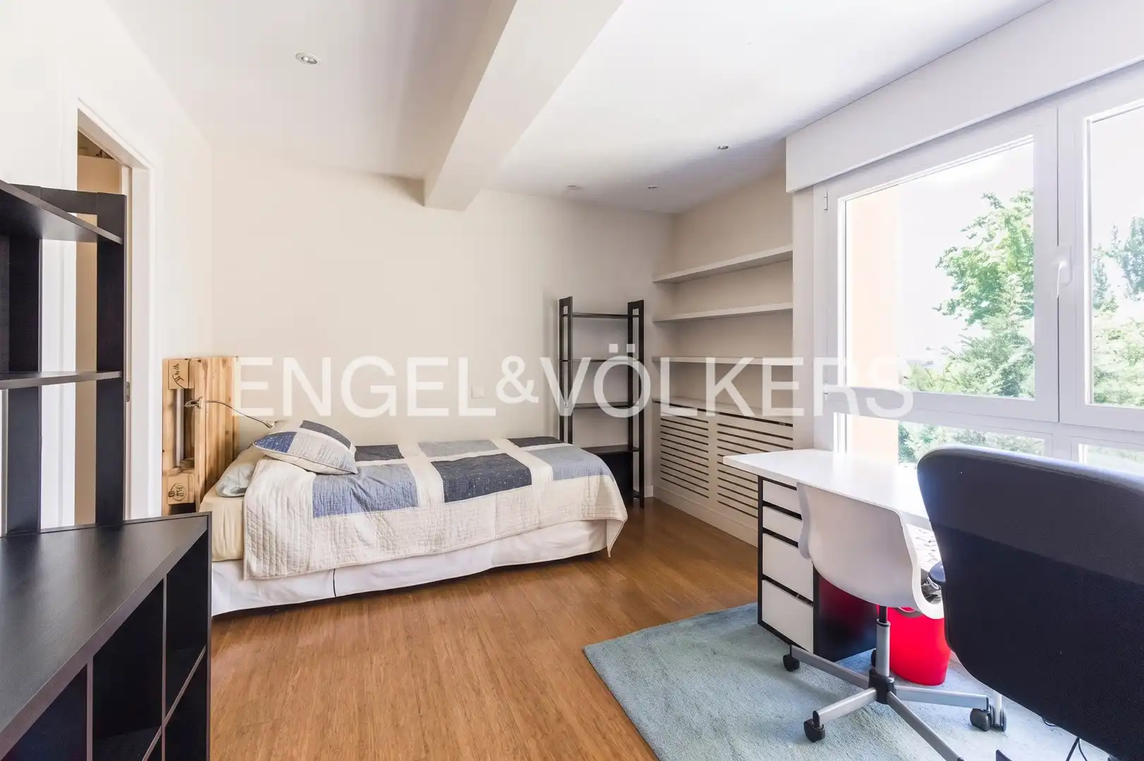 Bedroom of Houses for sale in La Moraleja  with Air Conditioner, Heating and Private garden