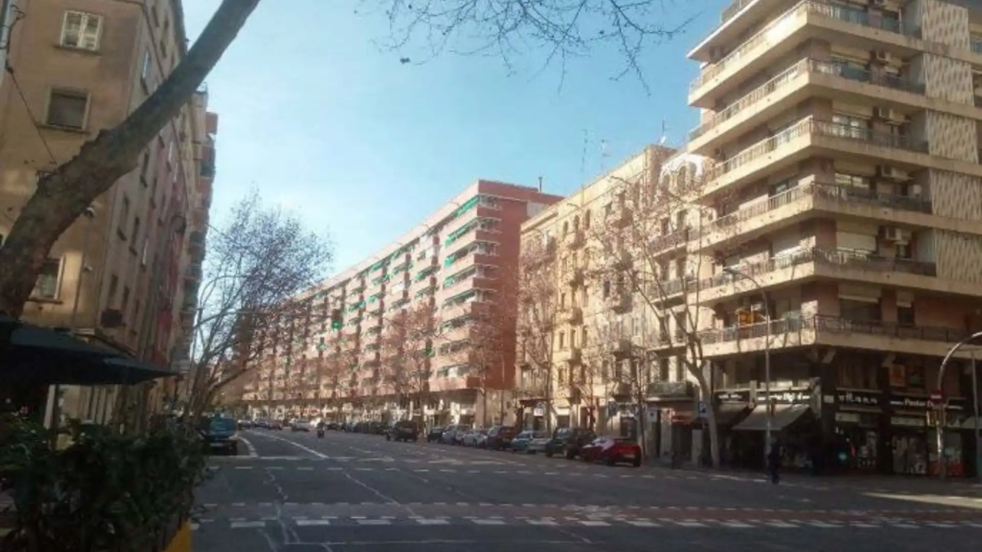 Vista exterior de Piso en venta en  Barcelona Capital
