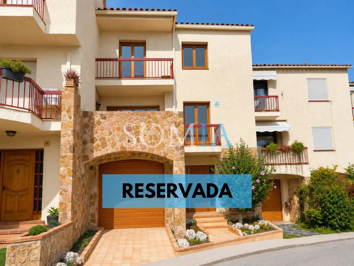 Vista exterior de Casa adosada en venda en Sant Celoni amb Calefacció, Jardí privat i Traster