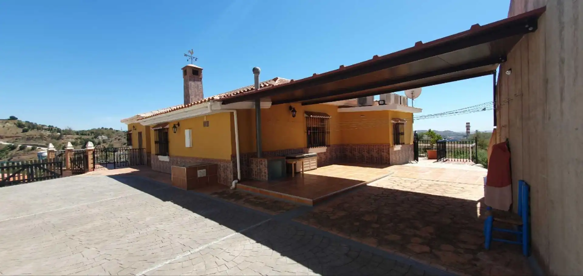 Vista exterior de Finca rústica en venda en Málaga amb Aire condicionat, Calefacció i Jardí privat
