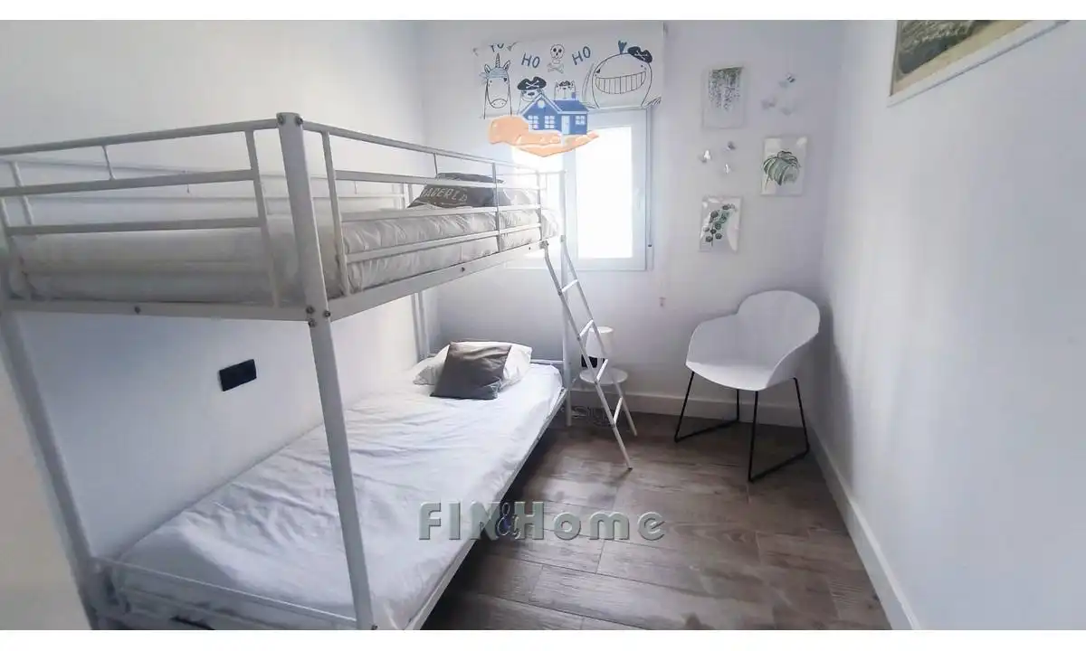 Bedroom of Flat for sale in Sevilla  with Air Conditioner, Heating and Furnished
