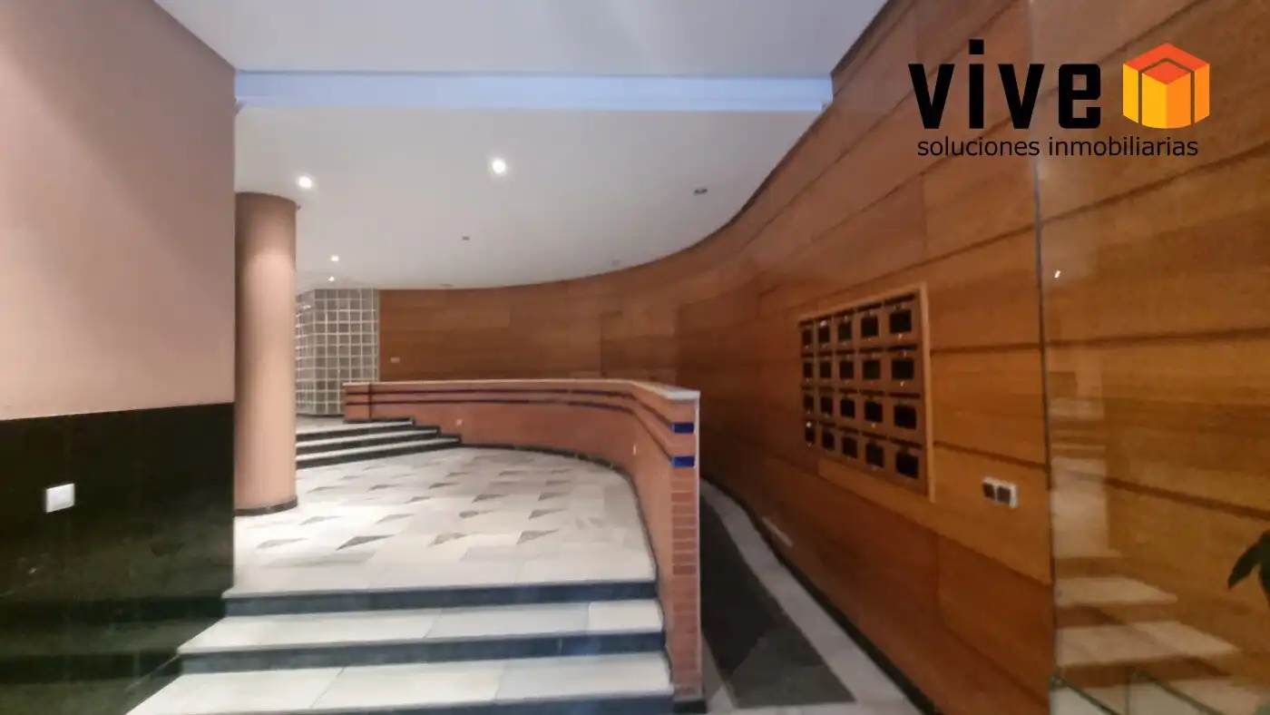 Wohnung zur Miete in Sevilla mit Klimaanlage, Terrasse und Abstellraum