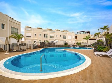 Maison mitoyenne avec piscine à vendre à Callado 3