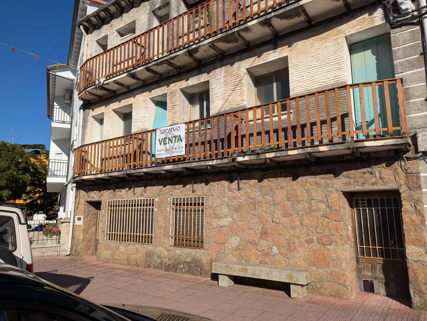Vista exterior de Edifici en venda en Villanueva de la Vera