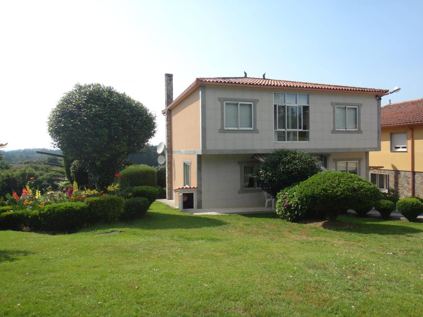 Exterior view of House or chalet for sale in Ordes  with Terrace, Storage room and Furnished