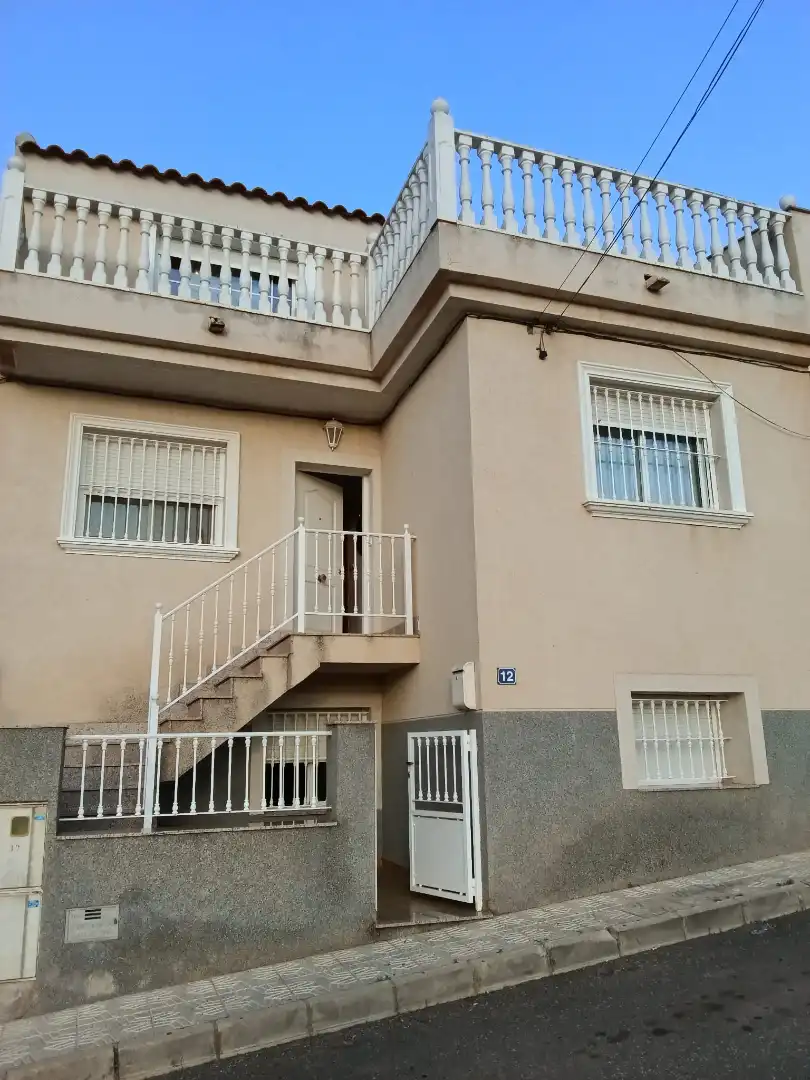 Vista exterior de Casa adosada en venda en Fuente Álamo de Murcia amb Aire condicionat, Terrassa i Balcó