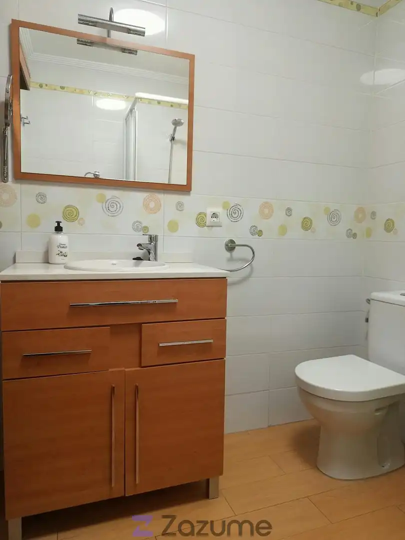 Badezimmer von Wohnung zur Miete in Sevilla mit Klimaanlage, Heizung und Möbliert