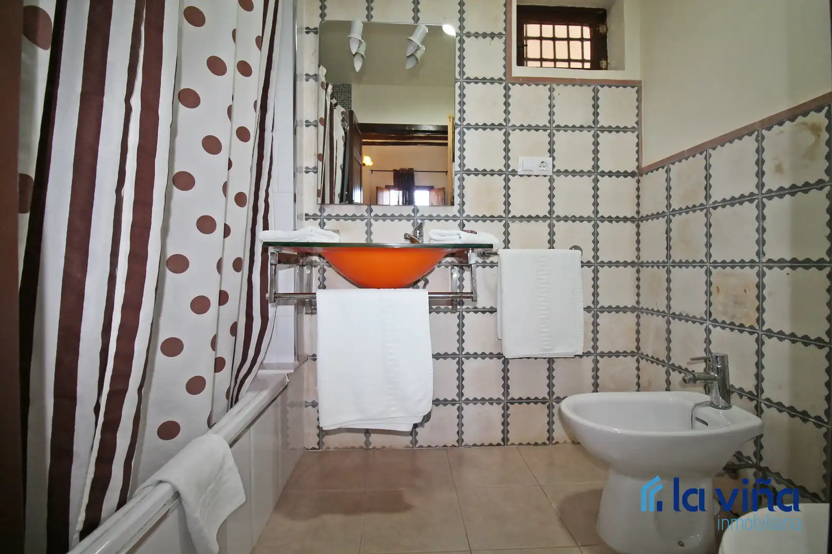 Baño de Finca rústica en venta en Martín de la Jara con Aire acondicionado, Jardín privado y Trastero