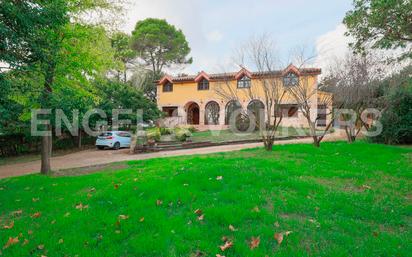 Vista exterior de Casa o xalet en venda en Palau-solità i Plegamans amb Aire condicionat, Calefacció i Jardí privat