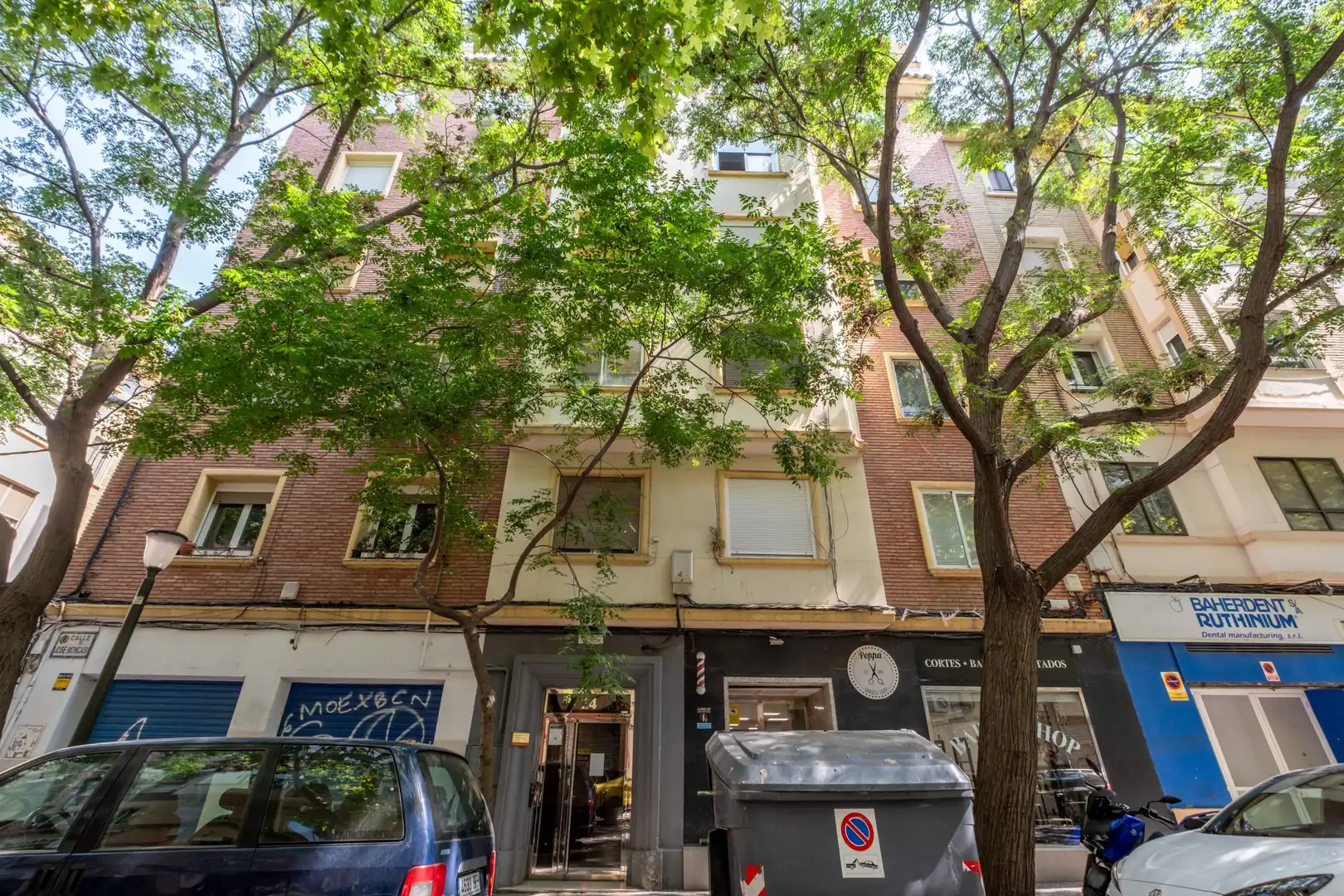 Vista exterior de Ático en venta en Zaragoza con Calefacción, Parquet y Terraza