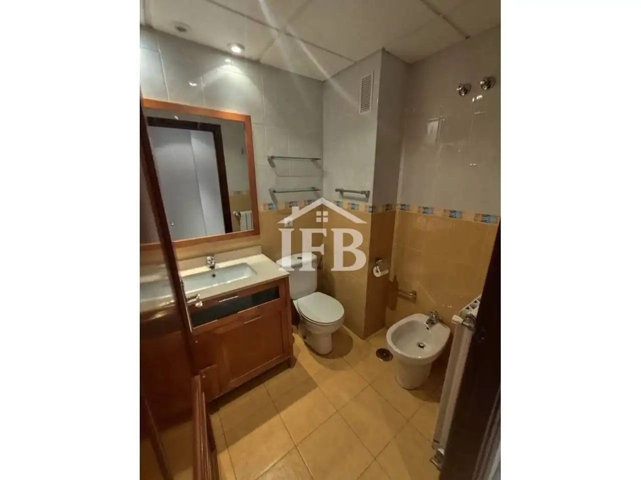 Bathroom of Flat for sale in Badajoz  with Air Conditioner, Heating and Storage room