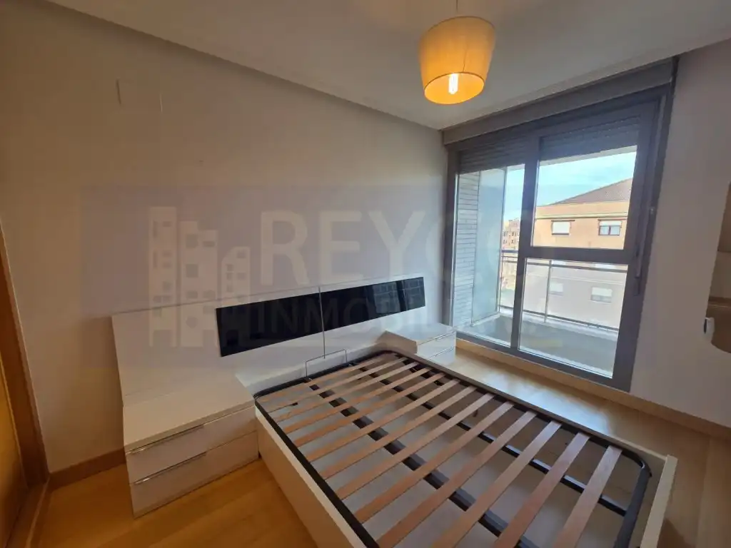 Bedroom of Apartments for sale in  Logroño