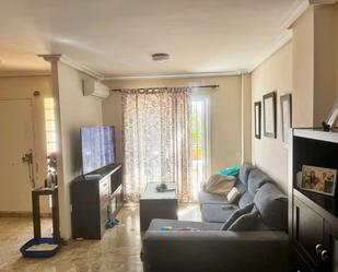 Sala d'estar de Casa o xalet en venda en Torremolinos amb Aire condicionat, Terrassa i Traster