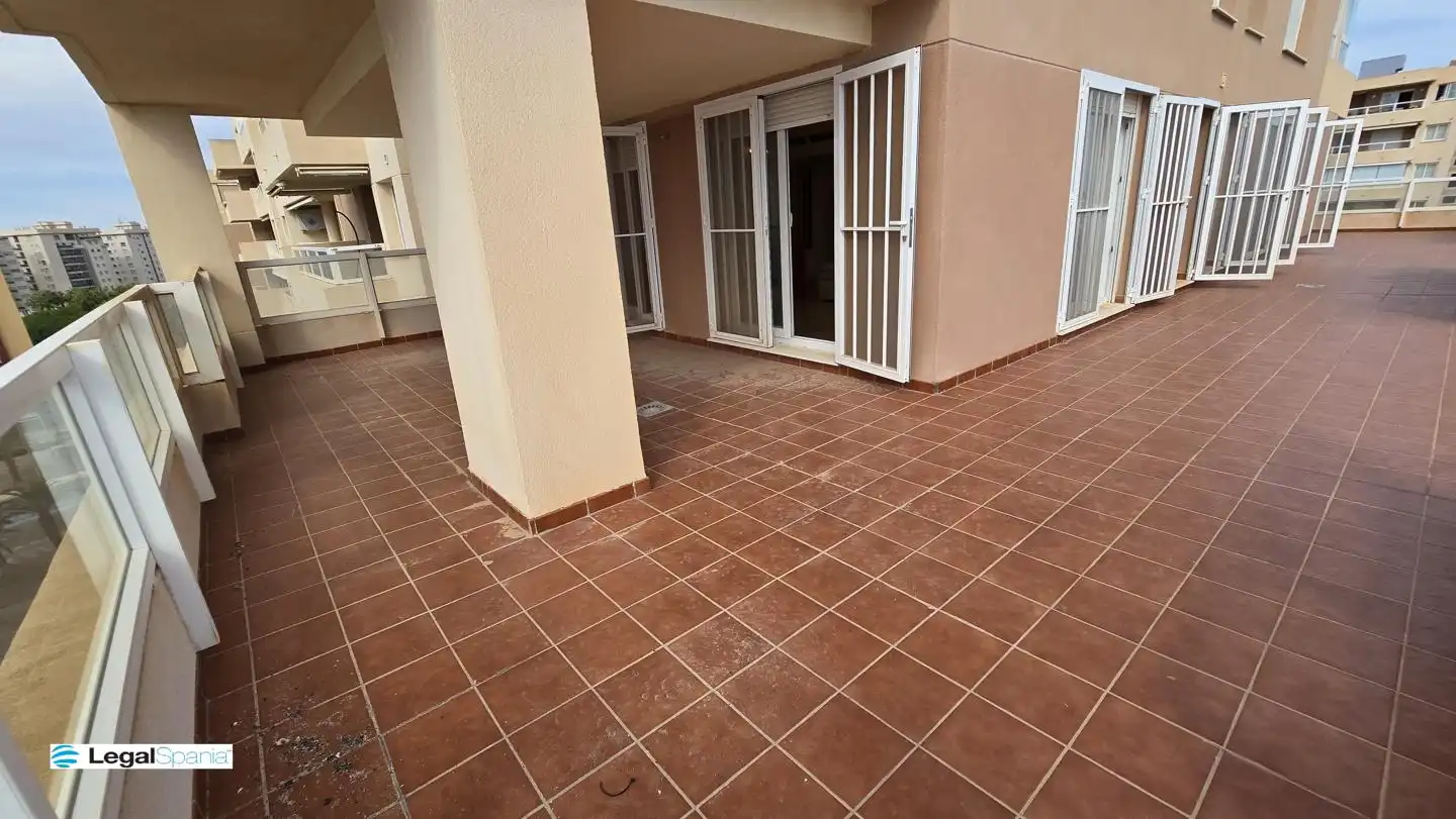 Terrasse von Wohnungen zum Verkauf in La Manga del Mar Menor mit Klimaanlage, Heizung und Privatgarten