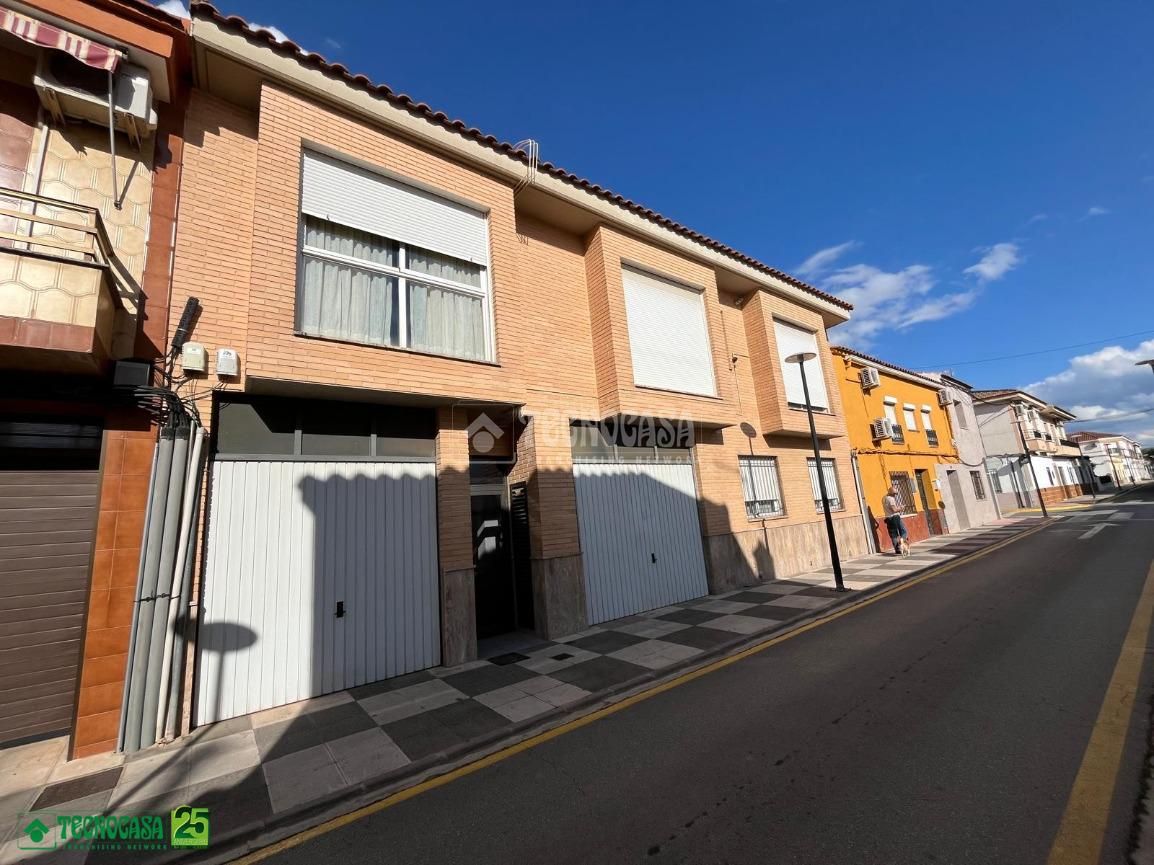 Vista exterior de Pis en venda en Miguelturra amb Calefacció