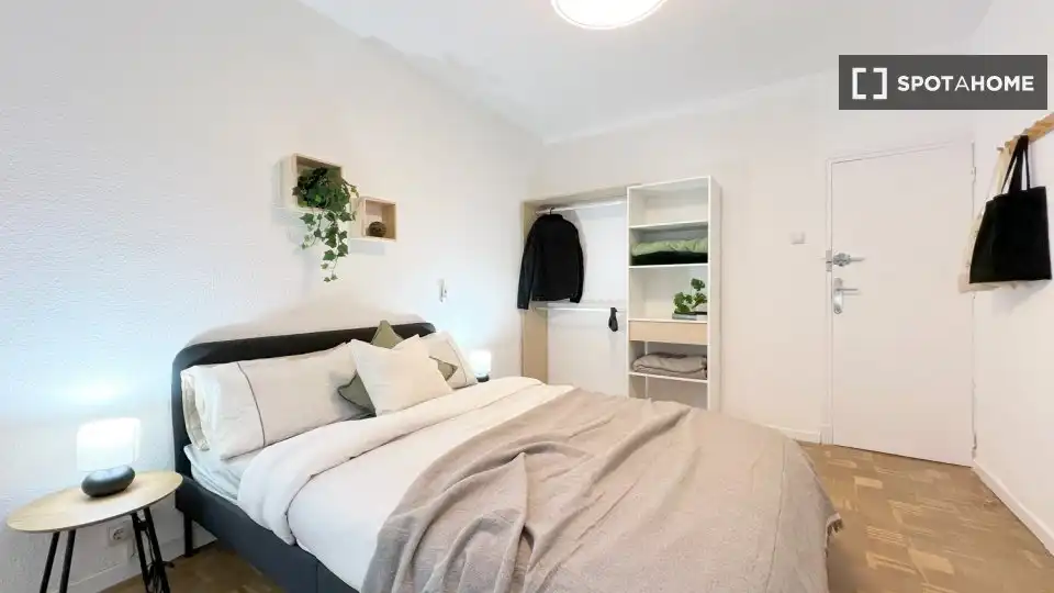 Bedroom of Flat for rent in Madrid  with Air Conditioner, Heating and Furnished