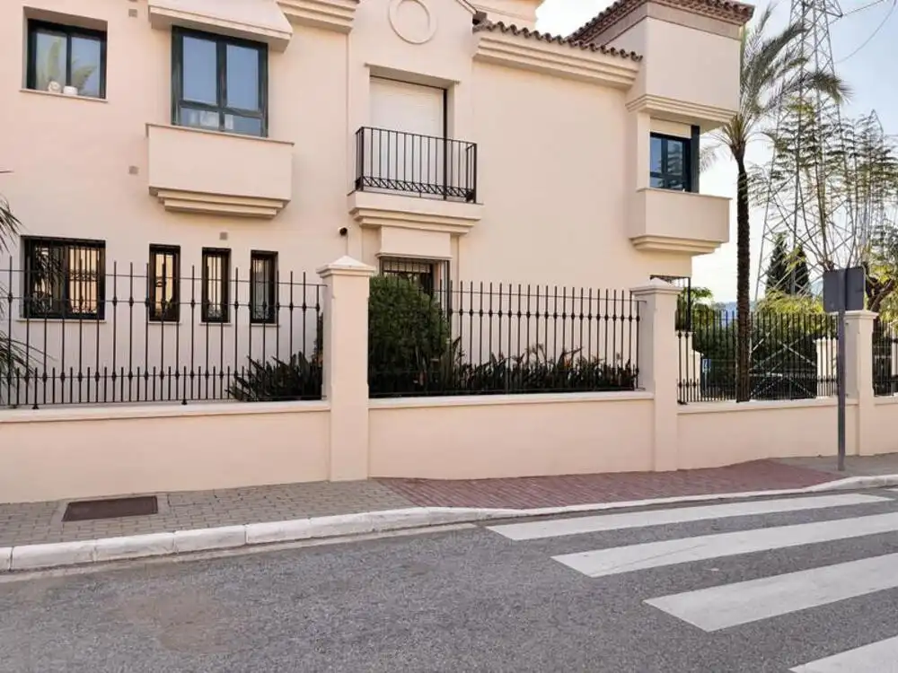 Vista exterior de Apartamento de alquiler en Marbella con Aire acondicionado, Calefacción y Terraza