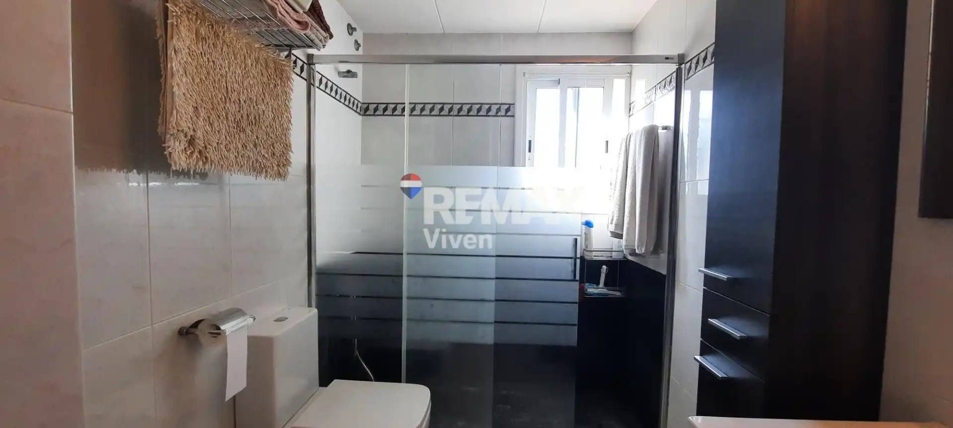 Baño de Casa adosada en venta en Vilanova i la Geltrú con Aire acondicionado, Jardín privado y Terraza