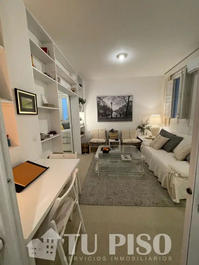 Living room of Flat for sale in Madrid  with Air Conditioner, Heating and Furnished
