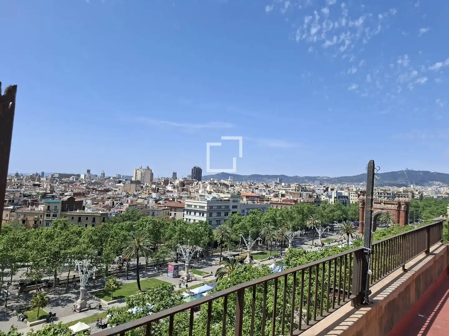 Außenansicht von Wohnung zum Verkauf in Barcelona mit Klimaanlage, Privatgarten und Terrasse