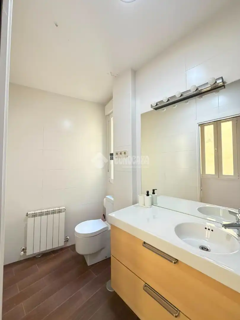 Bathroom of Flat for sale in Madrid  with Heating