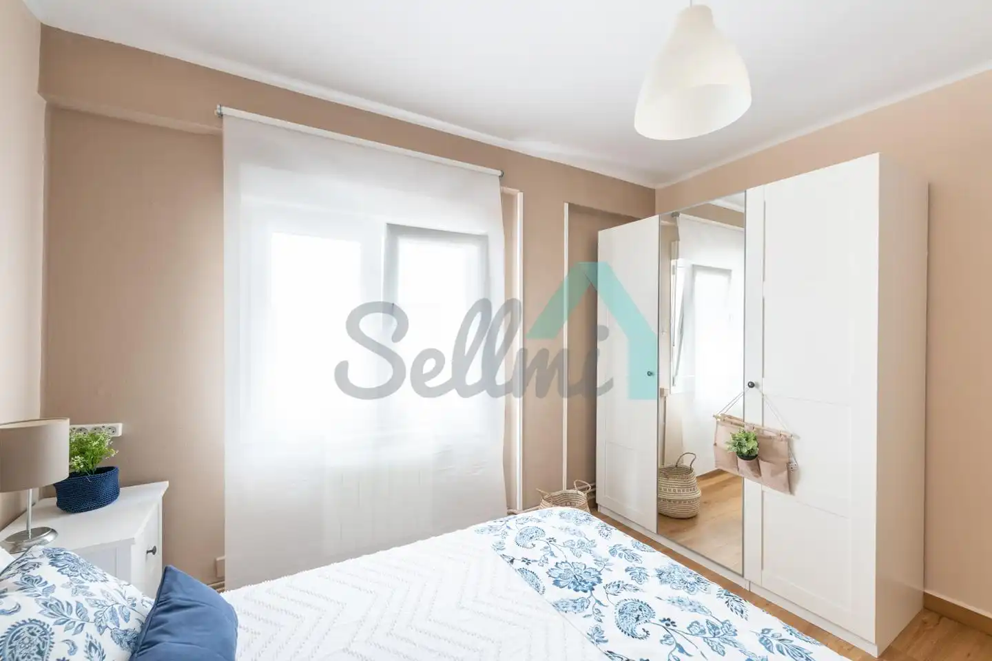 Habitación de Piso en venta en Oviedo  con Calefacción