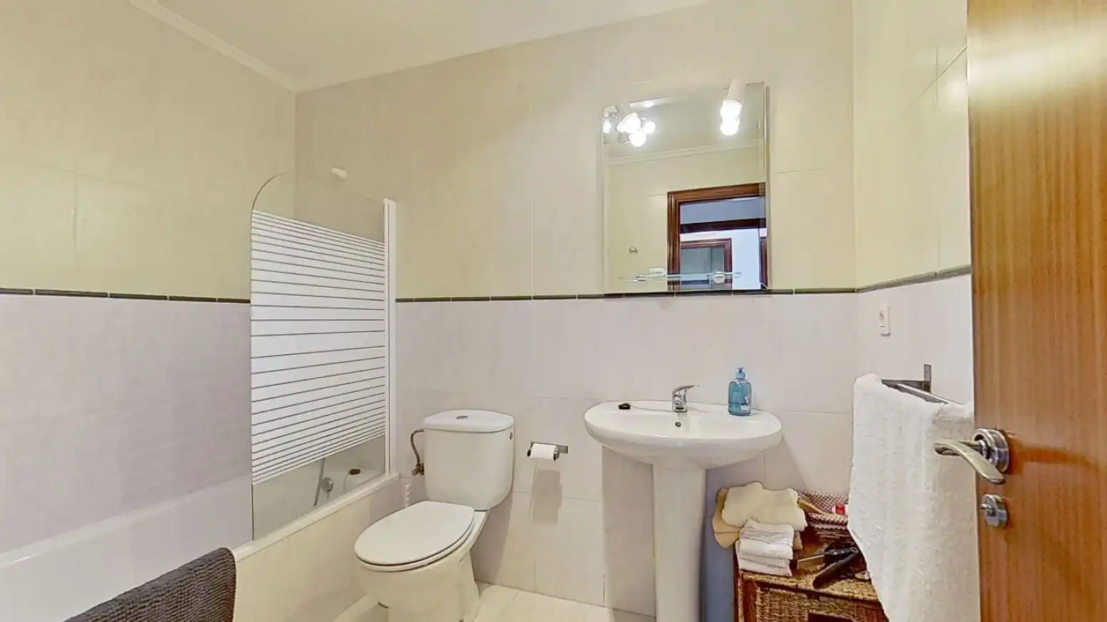 Bathroom of Flat for sale in Miengo  with Heating and Furnished