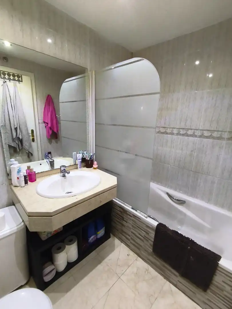 Bathroom of Flat for sale in Humanes de Madrid  with Air Conditioner, Heating and Terrace