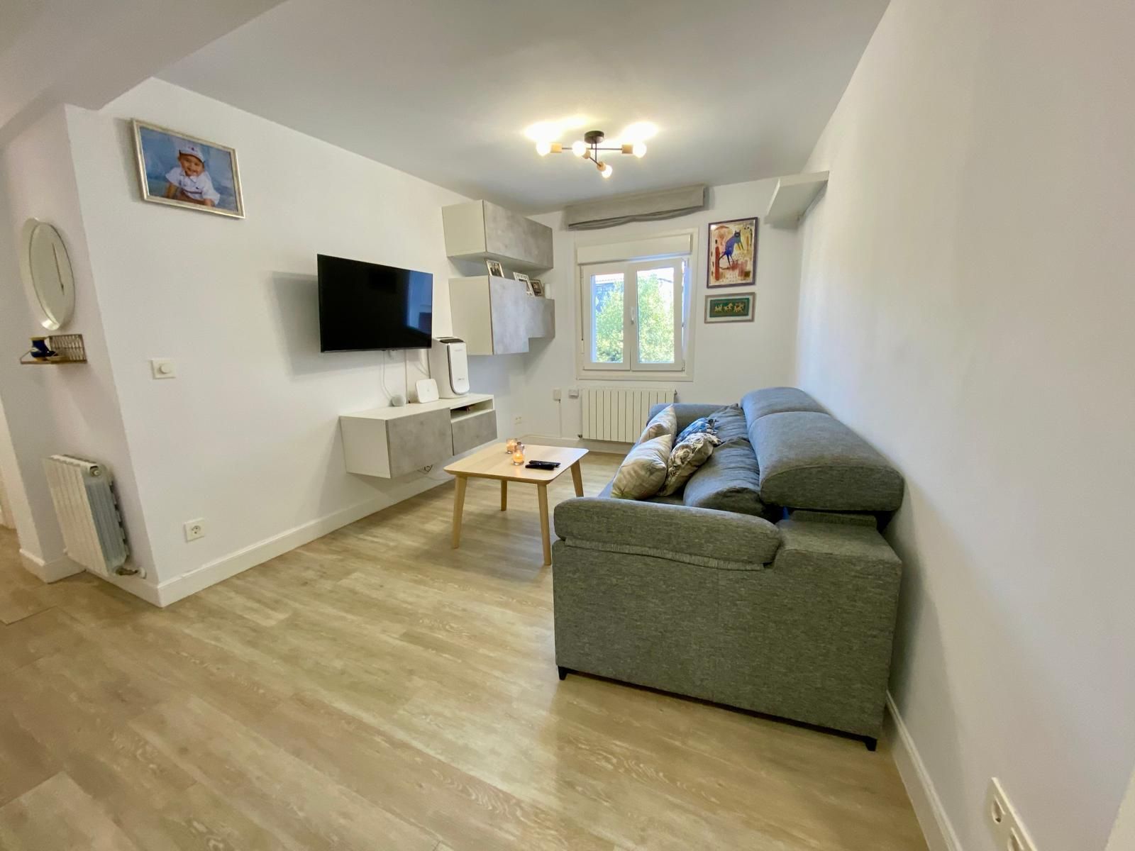 Living room of Flat for sale in Donostia - San Sebastián   with Heating, Storage room and Furnished