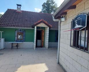 Vista exterior de Casa o xalet en venda en Mieres (Asturias) amb Terrassa