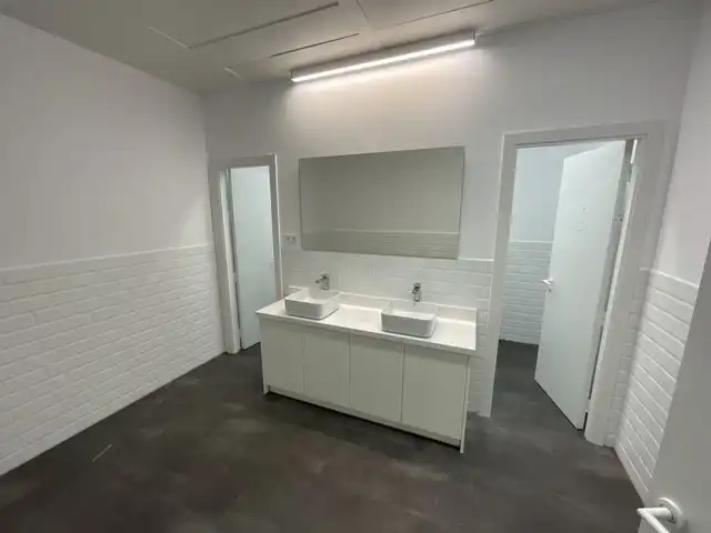 Badezimmer von Gebäude zur Miete in Barcelona