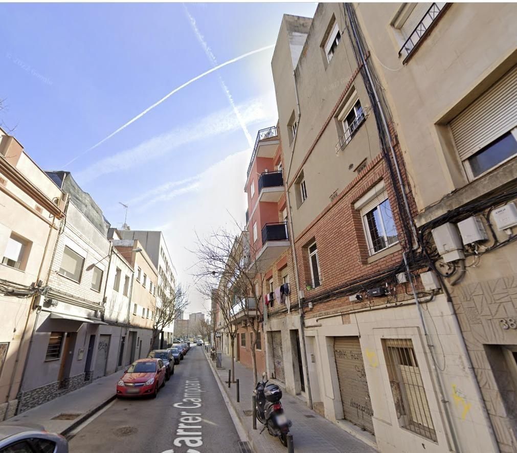 Vista exterior de Pis en venda en L'Hospitalet de Llobregat amb Terrassa