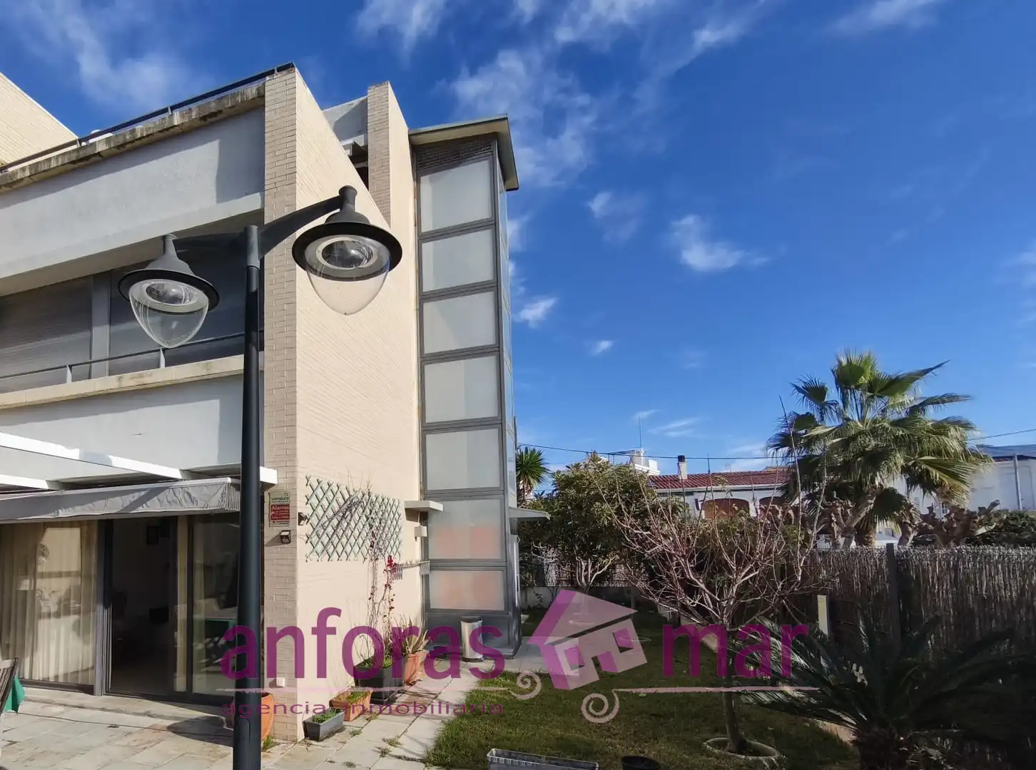 Vista exterior de Casa adosada en venta en Torredembarra con Aire acondicionado, Calefacción y Jardín privado