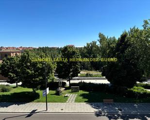 Vista exterior de Estudi en venda en Salamanca Capital