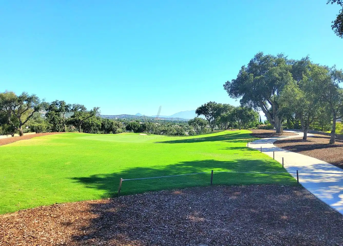 Außenansicht von Wohnungen zum Verkauf in Sotogrande mit Klimaanlage, Terrasse und Möbliert
