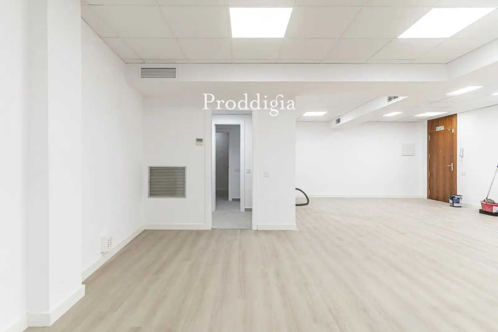Office for rent in Barcelona  with Air Conditioner, Heating and Alarm