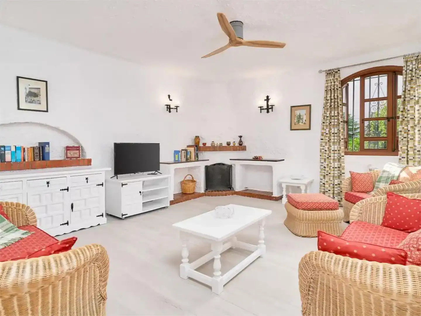 Wohnzimmer von Country house zur Miete in Nerja mit Klimaanlage und Schwimmbad